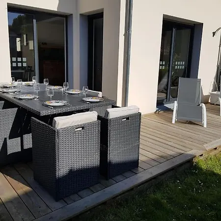 9 Pers 160 M² +jardin- 10mn Nantes -30mn Holiday home Bouguenais