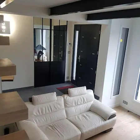 9 Pers 160 M² +jardin- 10mn Nantes -30mn Holiday home Bouguenais