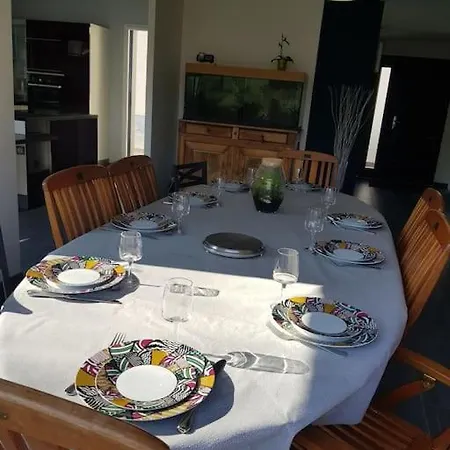 9 Pers 160 M² +jardin- 10mn Nantes -30mn Holiday home *