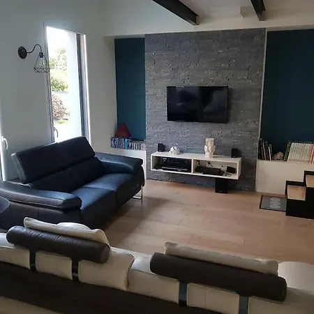 9 Pers 160 M² +jardin- 10mn Nantes -30mn