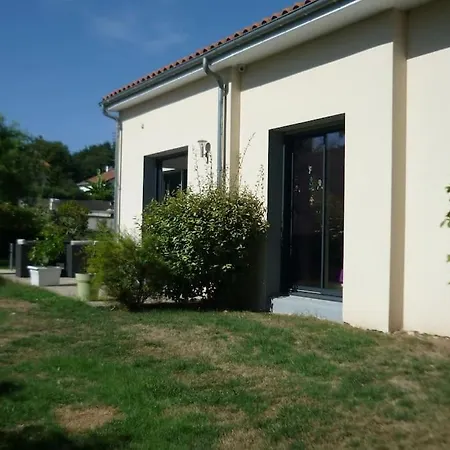 9 Pers 160 M² +jardin- 10mn Nantes -30mn Holiday home *