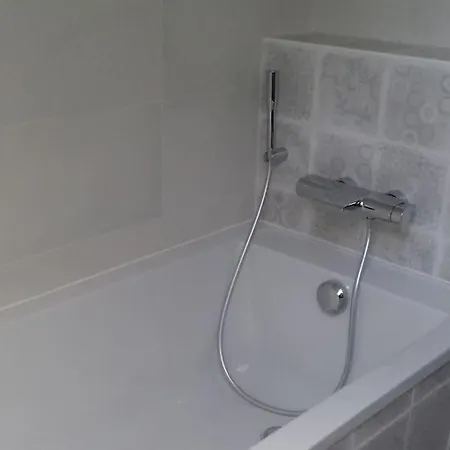 9 Pers 160 M² +jardin- 10mn Nantes -30mn *