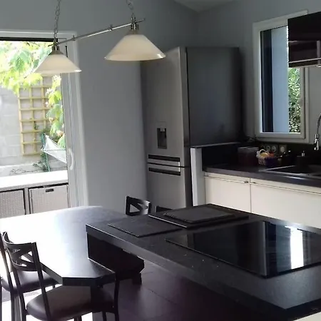 9 Pers 160 M² +jardin- 10mn Nantes -30mn *