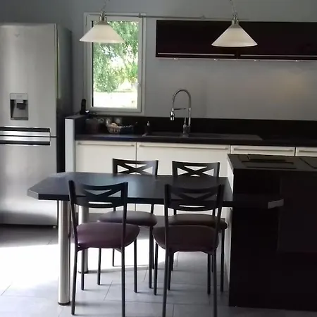 9 Pers 160 M² +jardin- 10mn Nantes -30mn Holiday home *