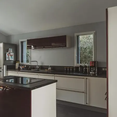 9 Pers 160 M² +jardin- 10mn Nantes -30mn *
