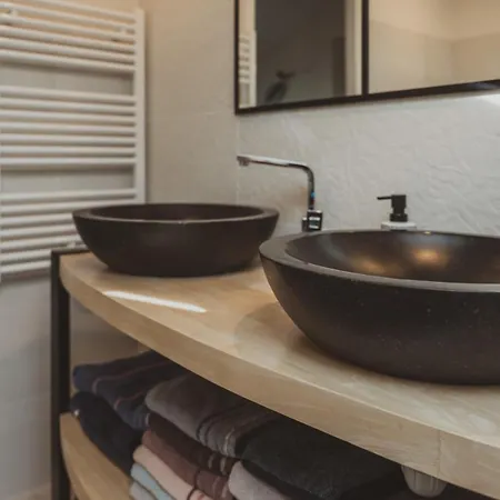 9 Pers 160 M² +jardin- 10mn Nantes -30mn Bouguenais