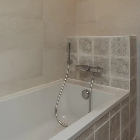 9 Pers 160 M² +jardin- 10mn Nantes -30mn Bouguenais