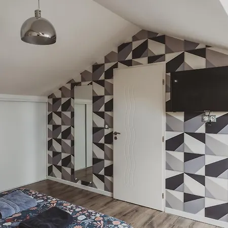 9 Pers 160 M² +jardin- 10mn Nantes -30mn Bouguenais