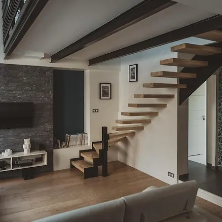 9 Pers 160 M² +jardin- 10mn Nantes -30mn *