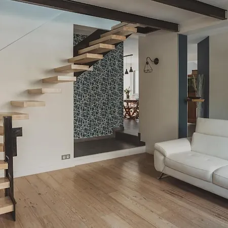 9 Pers 160 M² +jardin- 10mn Nantes -30mn